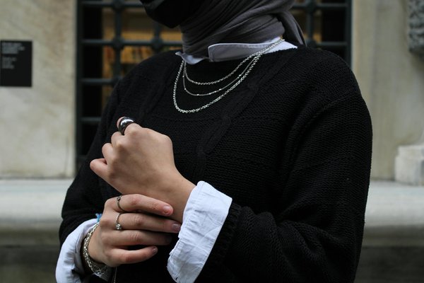 Why Are Vintage Styles Resurging in UK Women's Fashion?